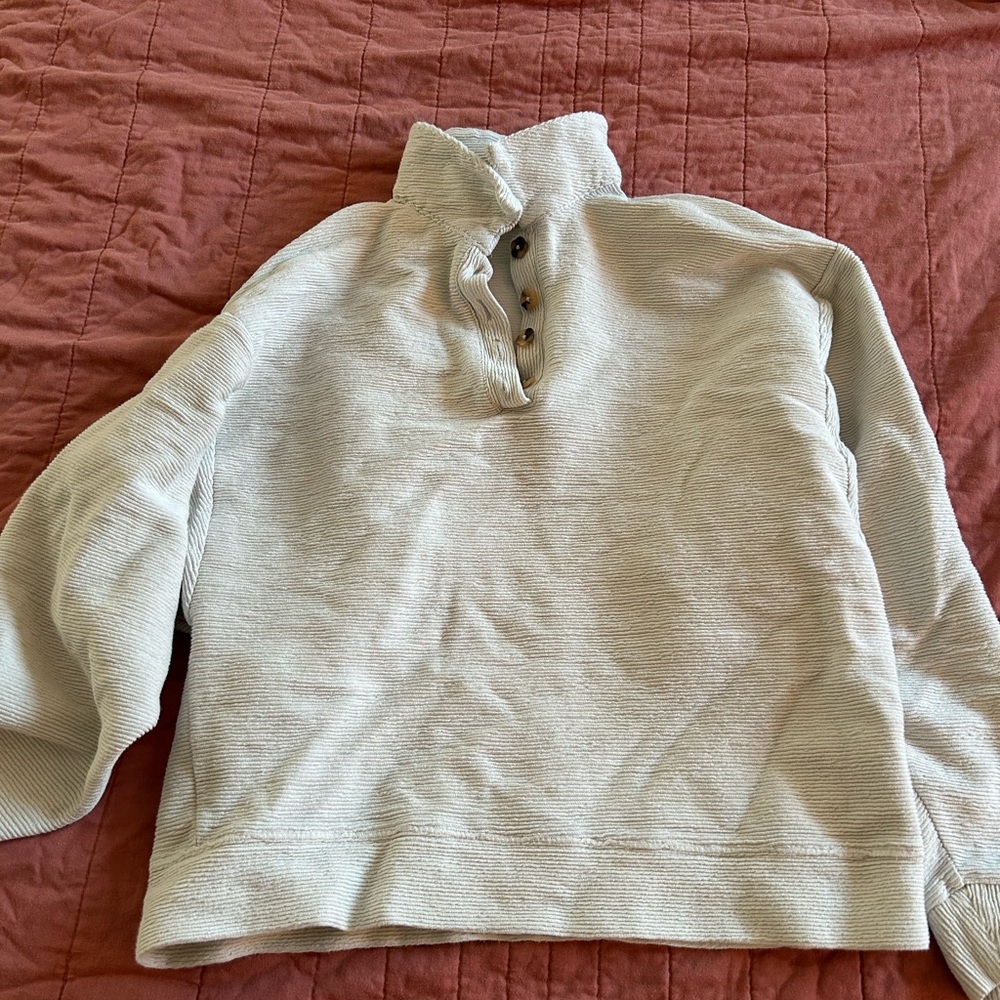 White ribbed pullover